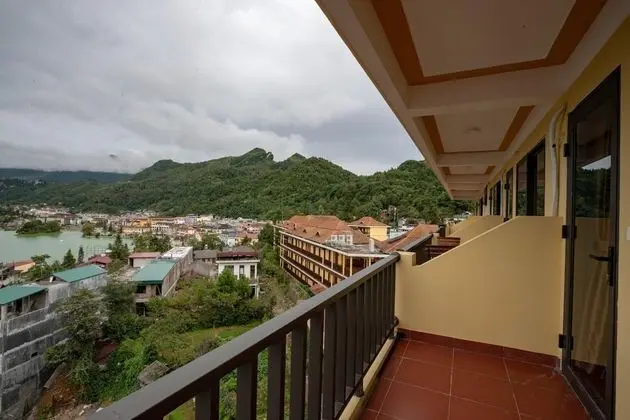 Saparis Hotel