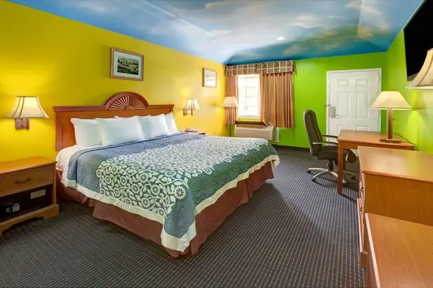 Sapphire Inn & Suites