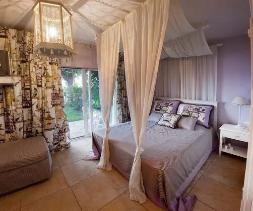 Sapphire Mansion - Oda