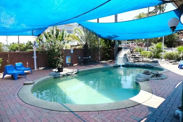 SAPPHIRE PALMS MOTEL