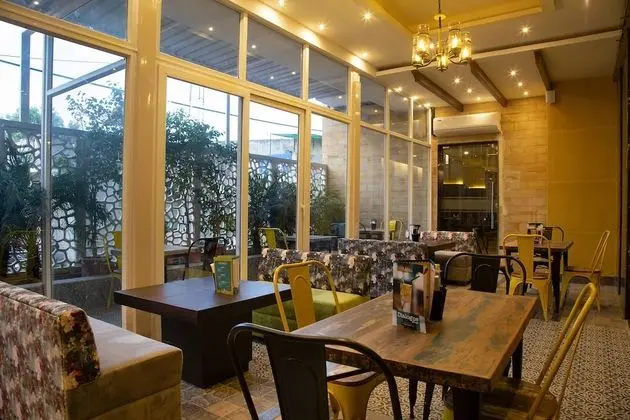 Hotel Sapphire - Yerinde Yemek