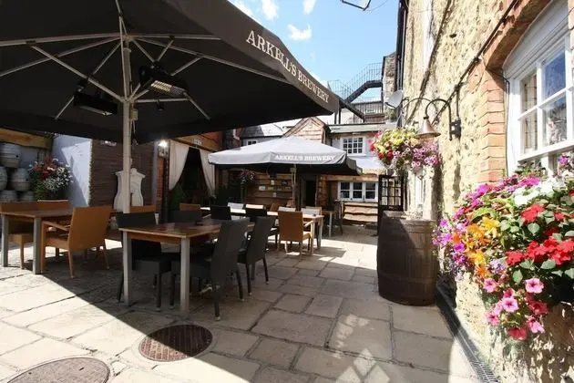 The Saracens Head Hotel - Dış Mekanlar