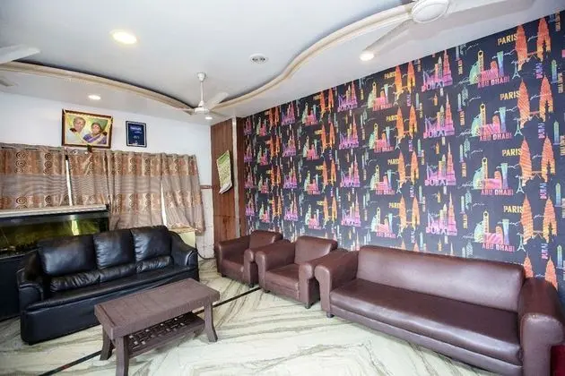 Hotel Saravanaa Boarding and Lodging