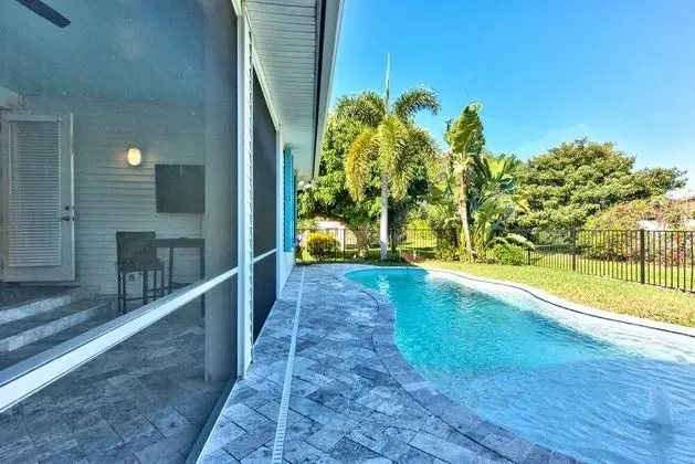 Sardinia Beach Rental Home Naples - Havuz