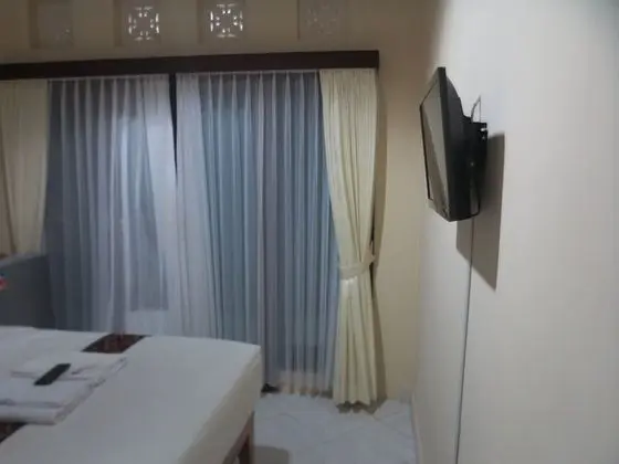 Sari Buana Bed & Breakfast - Oda