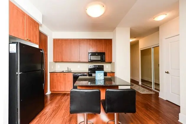 Sarkar Suites - 330 Burnhamthorpe Road - Mutfak