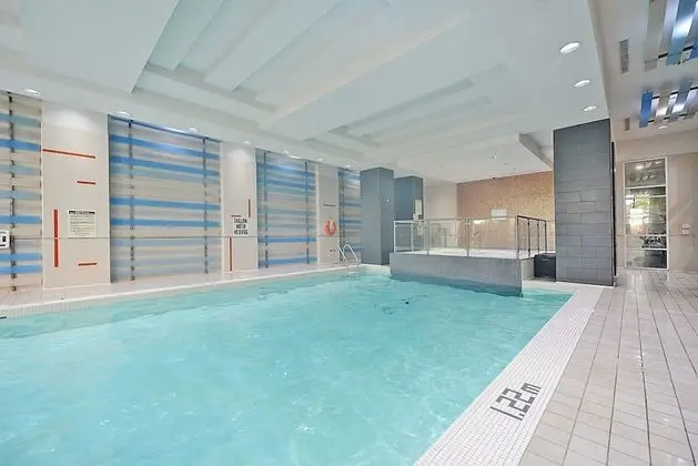 Sarkar Suites - 330 Burnhamthorpe Road - Öne Çıkan Resim
