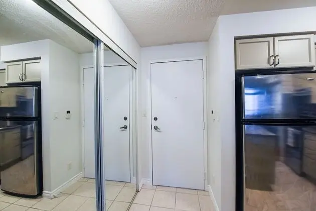 Sarkar Suites - 3880 Duke of York Blvd - Oda