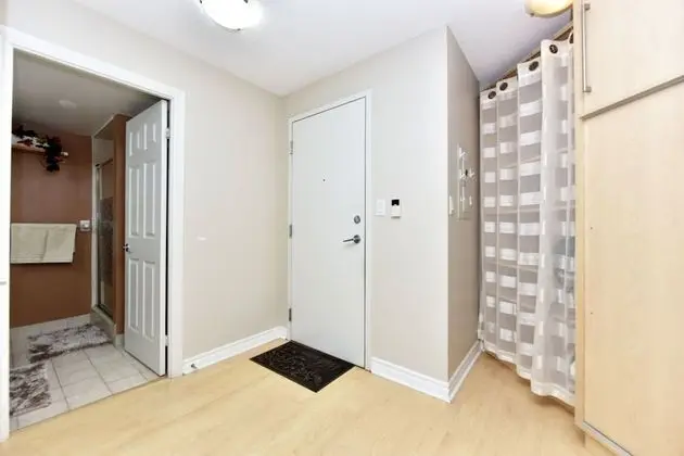 Sarkar Suites - 3888 Duke of York Blvd - Oda