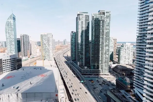 Sarkar Suites - Maple Leaf Square