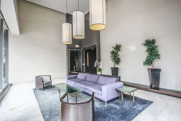 Sarkar Suites - YorkVille - Lobi