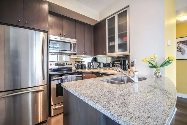 Sarkar Suites - YorkVille - Mutfak