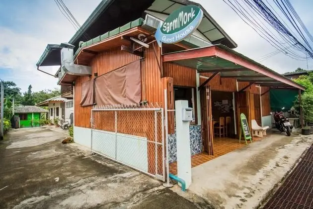 Sarm Mork Guesthouse