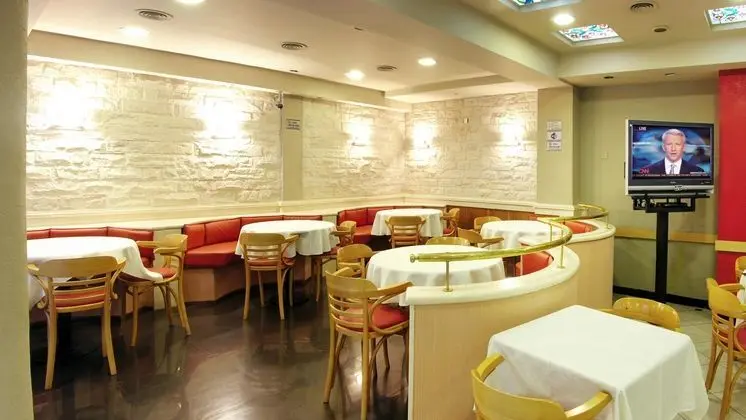 Sarmiento Palace Hotel - Yeme / İçme