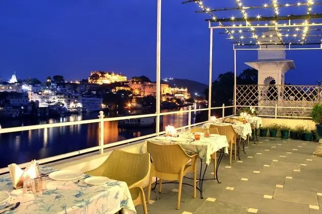 Hotel Sarovar on Lake Pichola - Yerinde Yemek