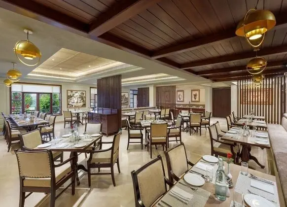 Sarovar Portico Dehradun - Yerinde Yemek