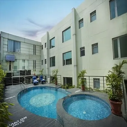 Sarovar Portico Jalandhar - Havuz