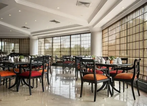 Sarovar Portico Surajkund Faridabad - Yerinde Yemek