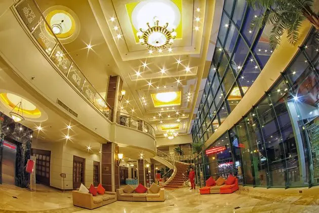 Sarrosa International Hotel and Residential Suites - Lobi