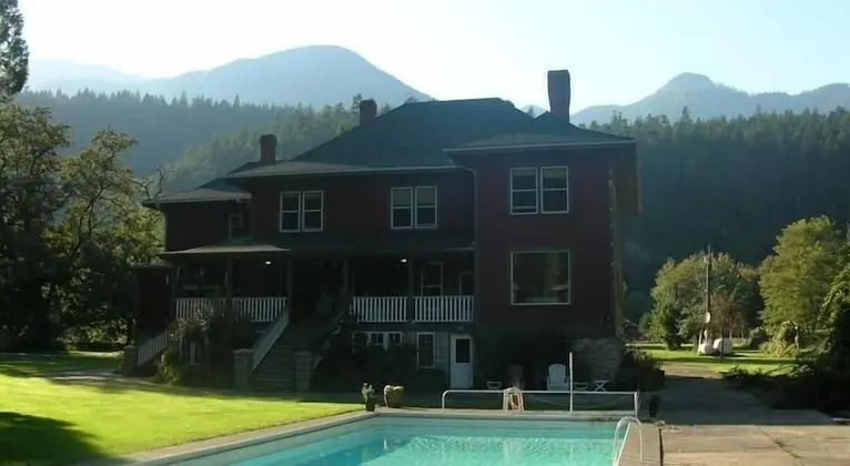 Sasquatch Crossing Eco Lodge B&B - Havuz