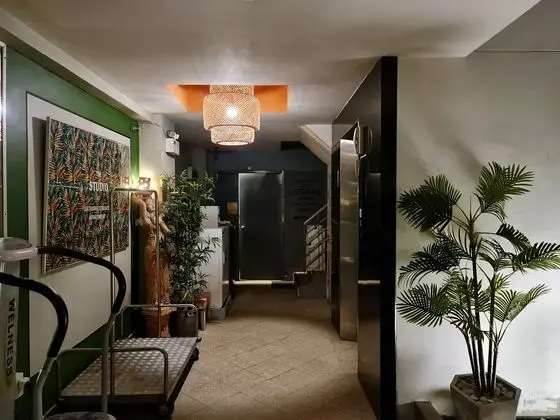 SATHORN TERRACE APARTMENT - Lobi