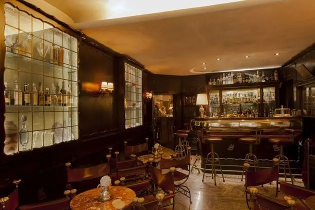Saturnia & International - Bar
