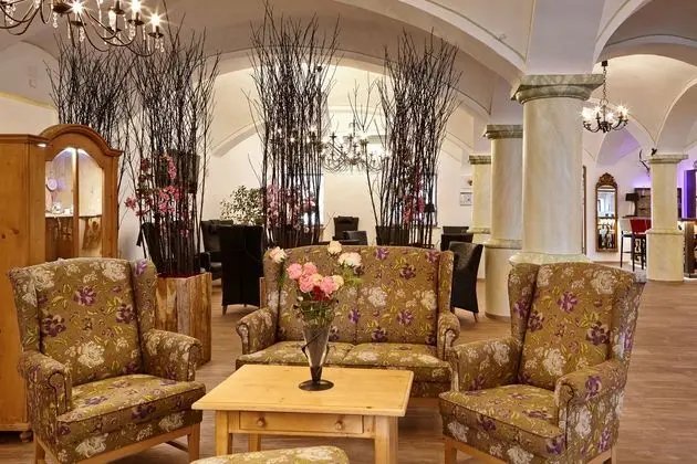 Hotel Sauerlacher Post - Lobi