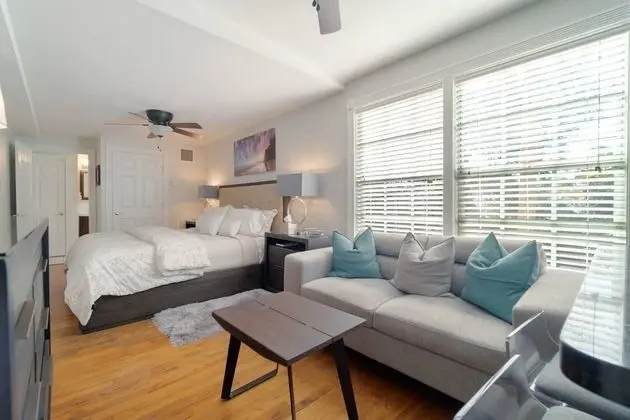 The Savannah, Downtown, Restaurants, Pool, Beach