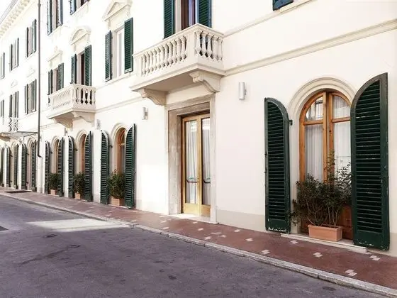 Hotel Savoia E Campana