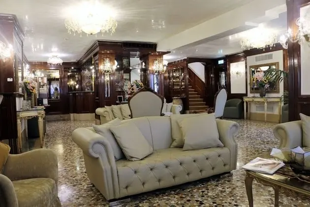 Hotel Savoia & Jolanda - Lobi