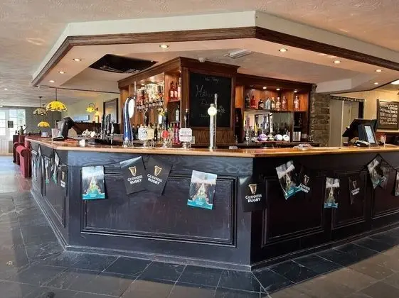 Savoy Country Inn - Bar