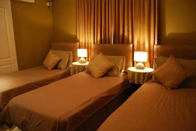 Savoy Lodge With Breakfast Included - Budget Triple Room 3