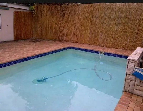 Savoy Lodge With Breakfast Included - Budget Triple Room 5 - Havuz