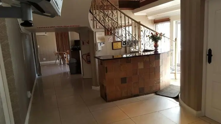 Savoy Lodge With Breakfast Included - Budget Triple Room 5 - Lobi