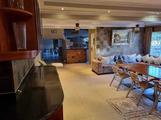 Savoy Lodge - Budget Triple Room - Mutfak