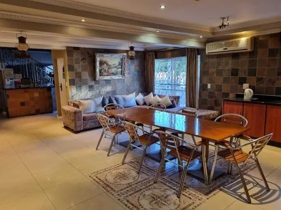 Savoy Lodge - Budget Triple Room - Yerinde Yemek