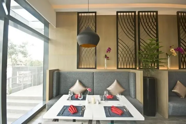 Savoy Hotel Manila - Yeme / İçme