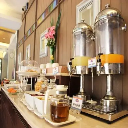 Sawasdee Hotel @ Sukhumvit Soi 8 - Yeme / İçme