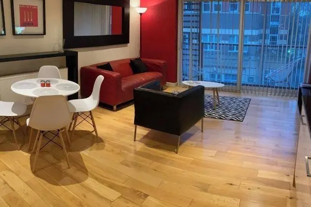 THE Sawmill Glossy Sleek Peaceful City Centre red - Öne Çıkan Resim