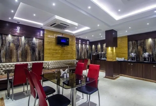 Hotel Sawood International - Yerinde Yemek