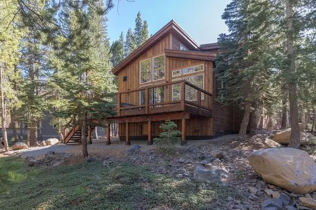 Sawtooth by Avantstay Spacious Pine Tree Cabin w/ Hot Tub