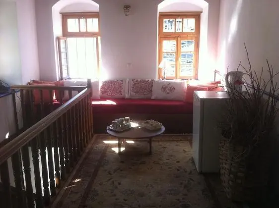 Saxonis Houses - Lobi