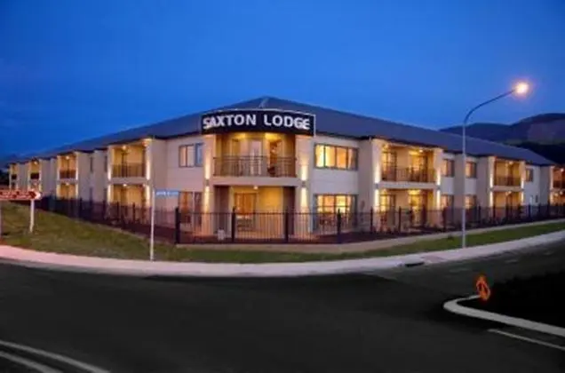 Saxton Lodge