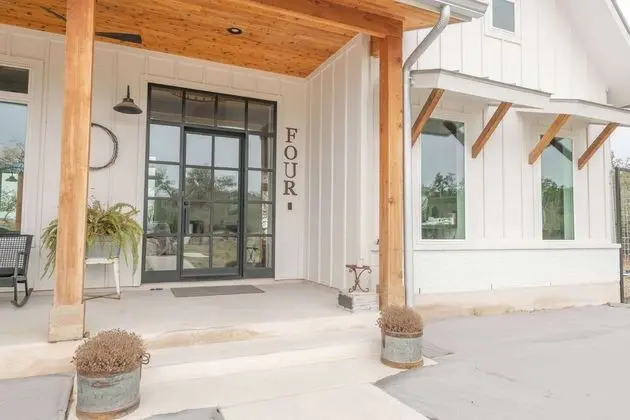 Scarlet Ridge Retreat