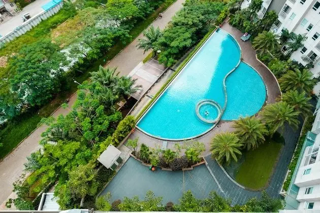 Scenic 1Br Apartment At Mustika Golf Residence - Havuz