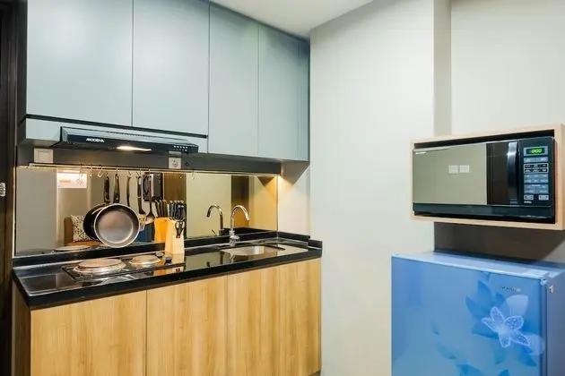 Scenic 1Br Apartment At Mustika Golf Residence - Mutfak