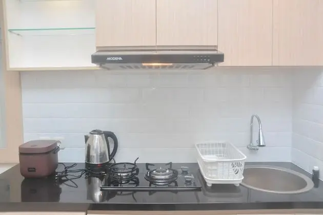 Scenic 2Br Bassura City Apartment Near Shopping Mall - Mutfak