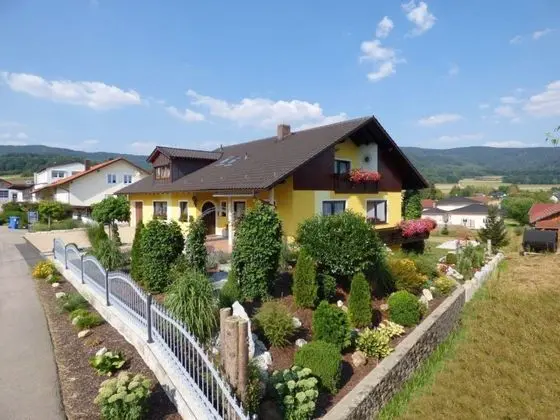 Scenic Apartment With Balcony, Garden, Deckchairs, Barbecue - Öne Çıkan Resim