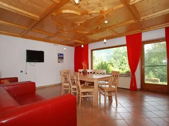 Scenic Apartment in Neukirchen am Großvenediger near Ski Area - Yerinde Yemek