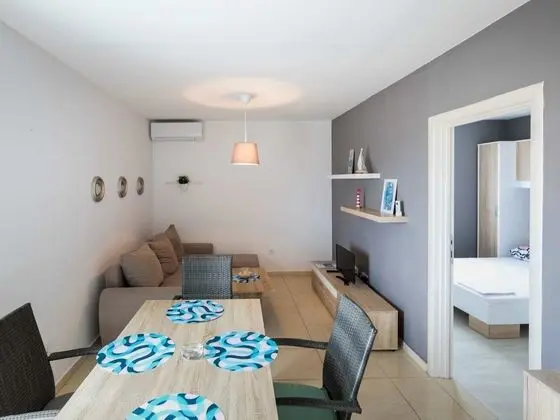 Scenic Apartment in Novalja near Trg Loža & Zrče Beach - Yerinde Yemek